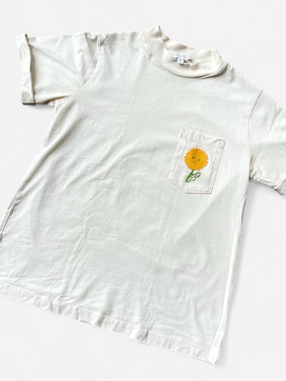 Tuesday Bassen daisy smiley tshirt cream off white S